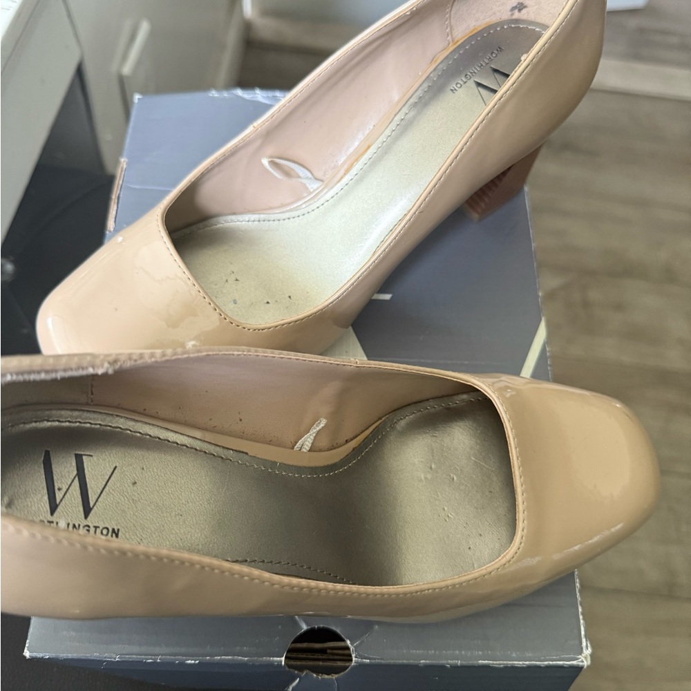 Worthington Tan Heels Classic Design